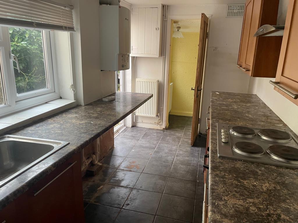 Lot: 42 - TWO-BEDROOM HOUSE FOR IMPROVEMENT -